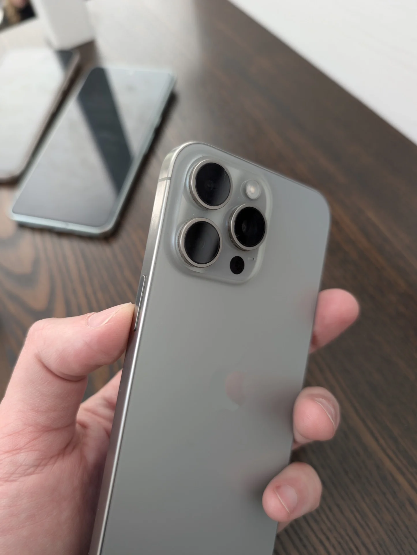 iPhone 15 Pro Max în 2024: Merită Upgrade-ul și Ce Îl Face Special?