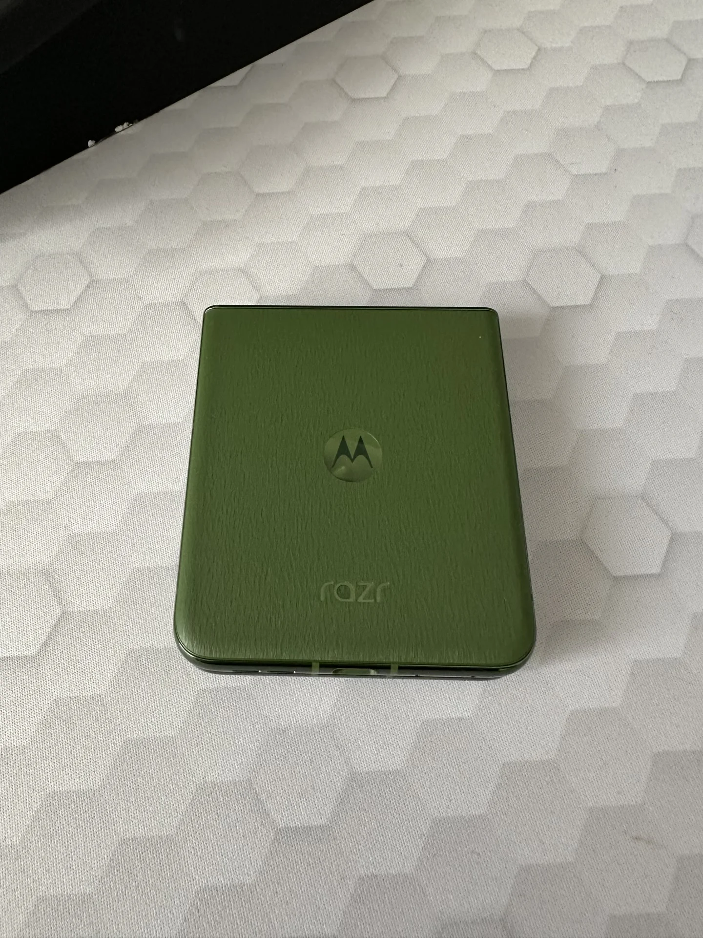 Motorola Razr 50 Ultra: Unboxing și Primele Impresii
