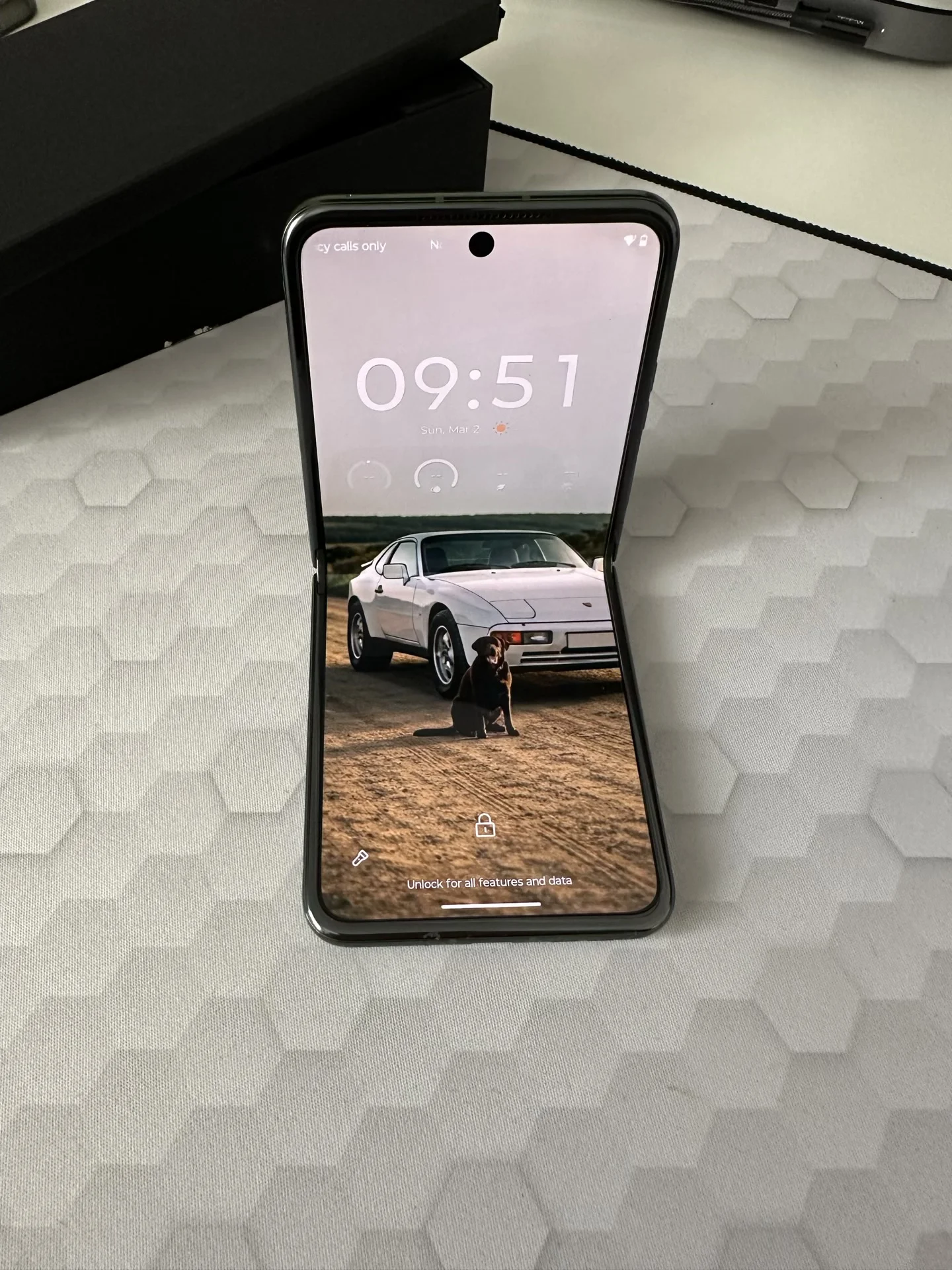 Motorola Razr 50 Ultra: Unboxing și Primele Impresii