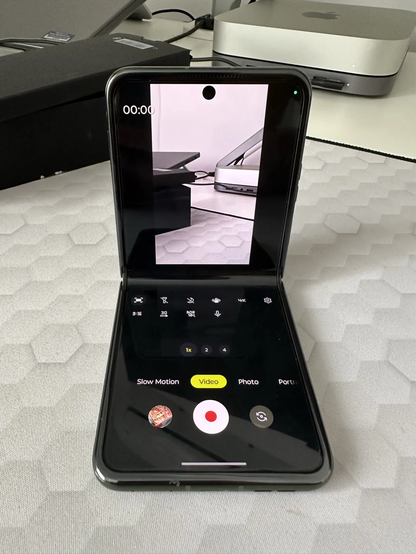 Motorola Razr 50 Ultra: Unboxing și Primele Impresii