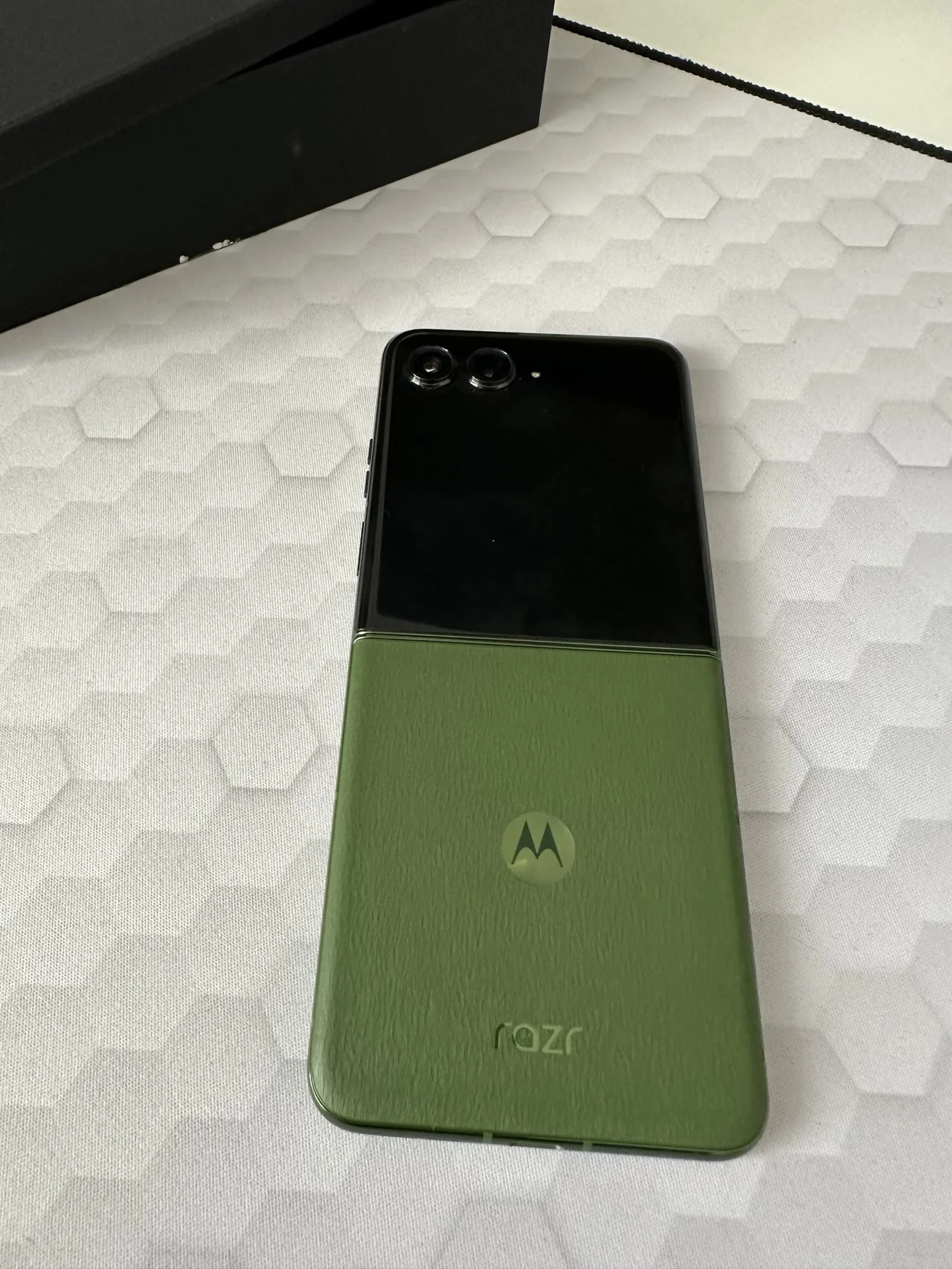 Motorola Razr 50 Ultra: Ghid de configurare inițială