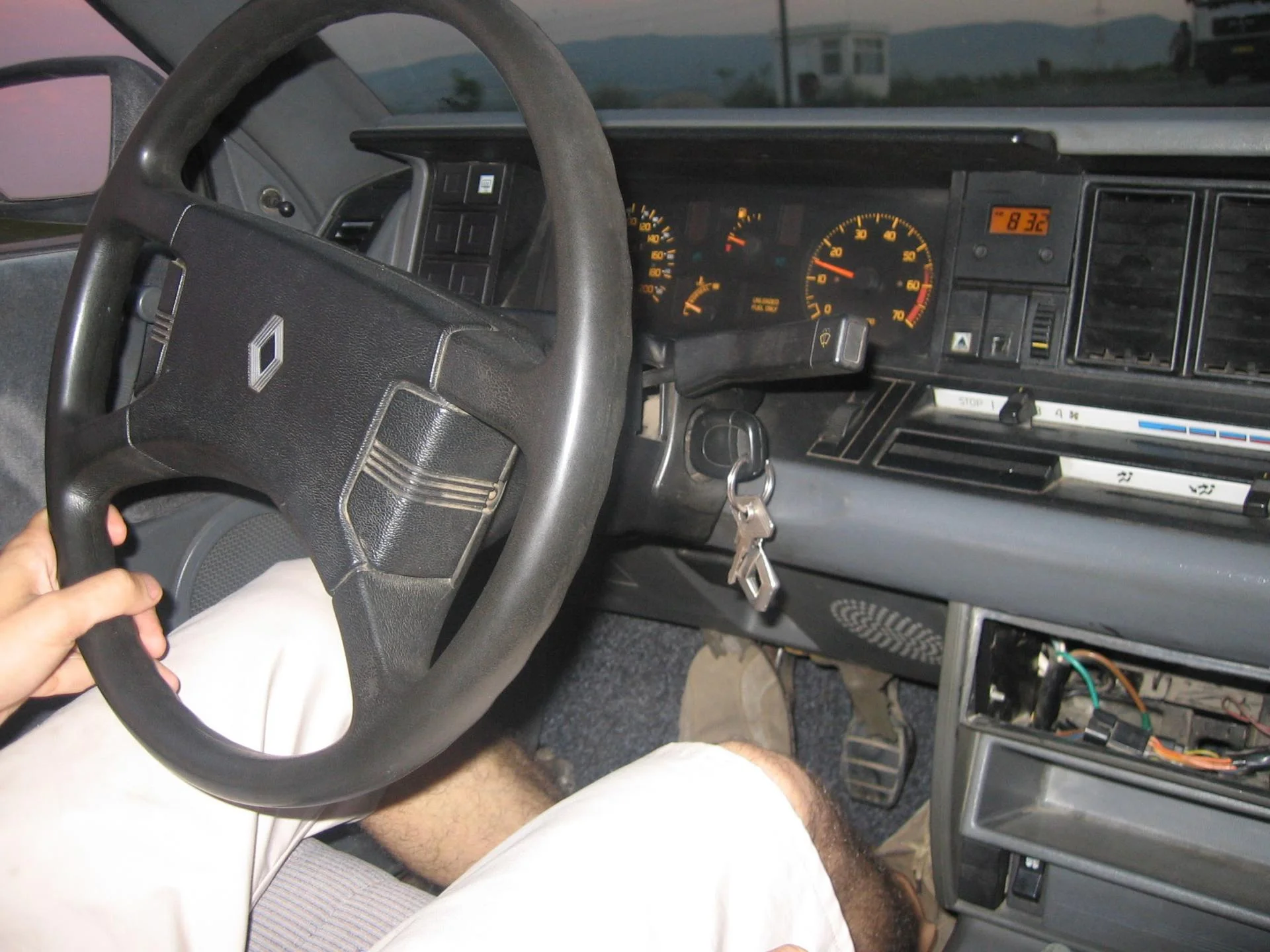 Prima dragoste pe patru roți: Renault Medallion DL (Renault 21)
