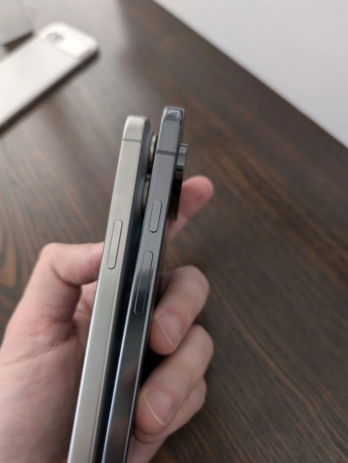 iPhone 15 Pro Max vs. Noul Pixel 9 Pro XL – Ce Alegi în Primăvara 2025?