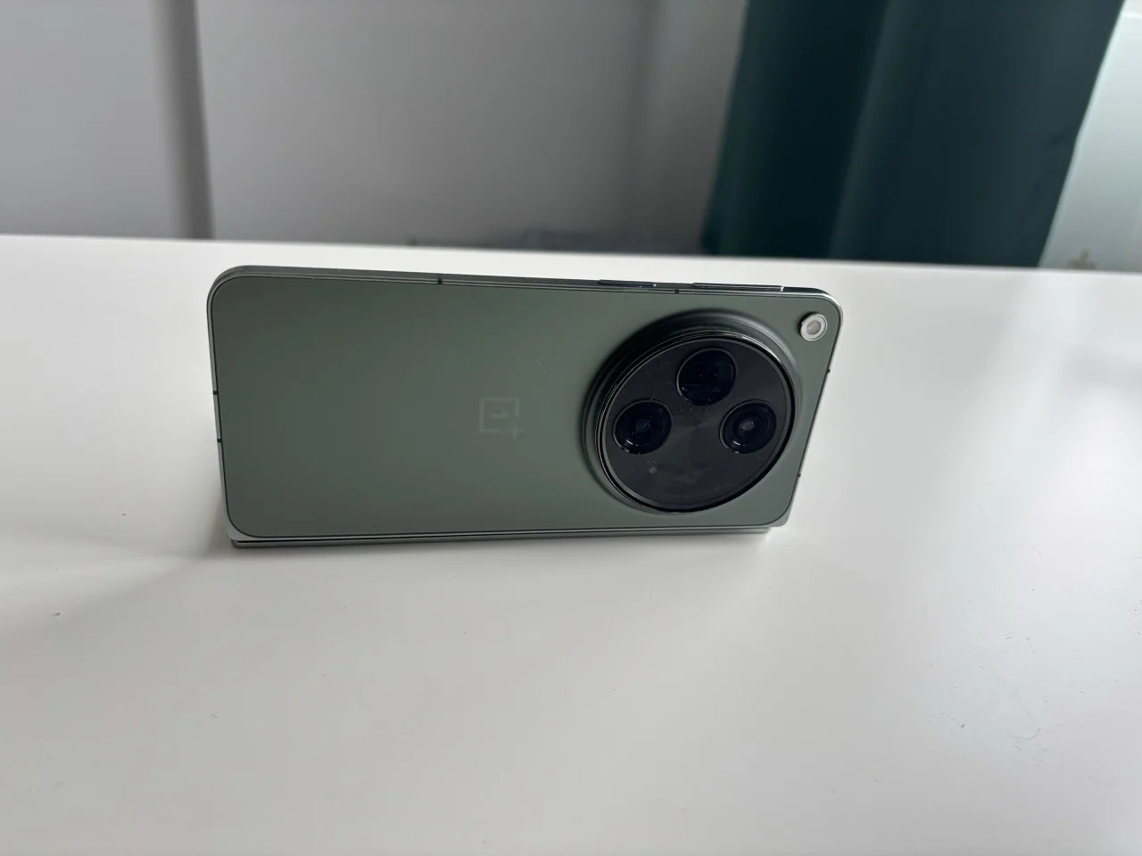 OnePlus Open: Parere si entuziasm temperat
