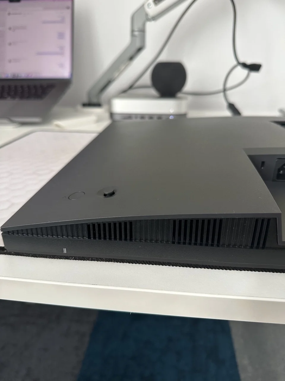 Dell P2724DEB, căutarea monitorului ideal s-a încheiat cu… greață?
