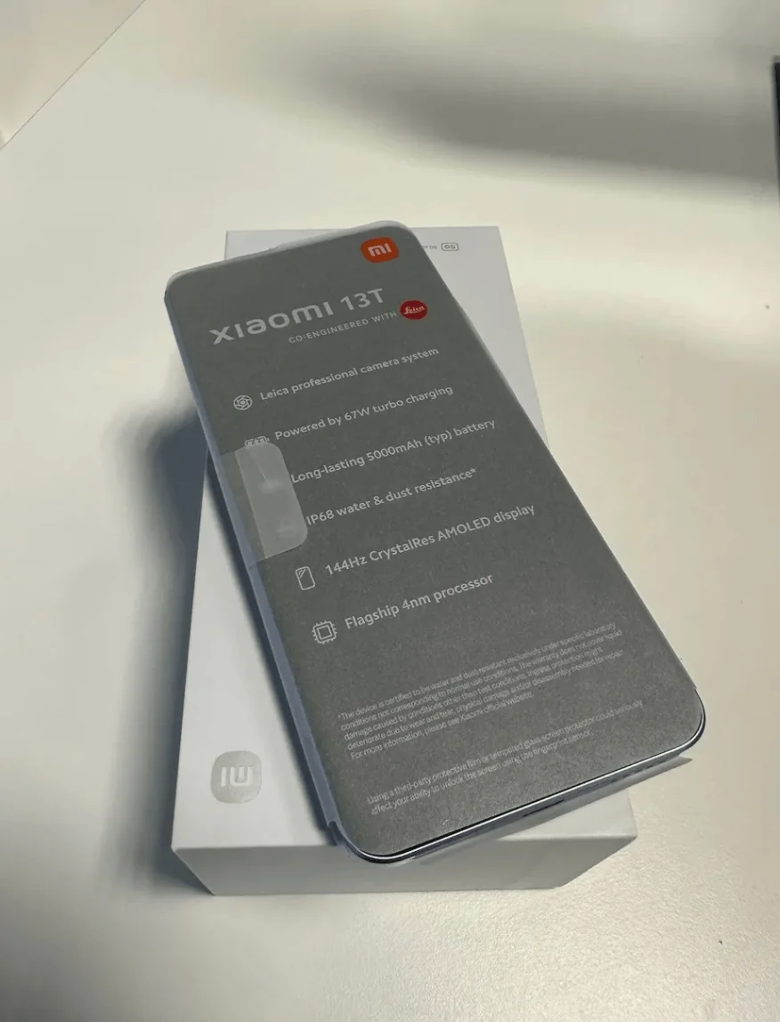 Impresie Xiaomi 13T: Există. Și cam atât?
