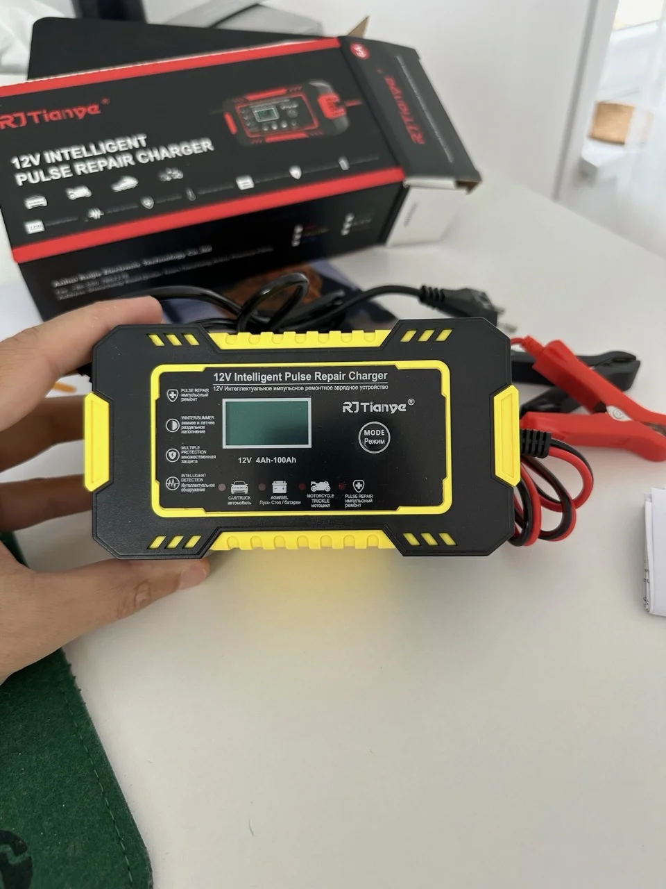 Redresor auto CHIGOODS 12V 6A – soluția inteligentă pentru întreținerea bateriei auto