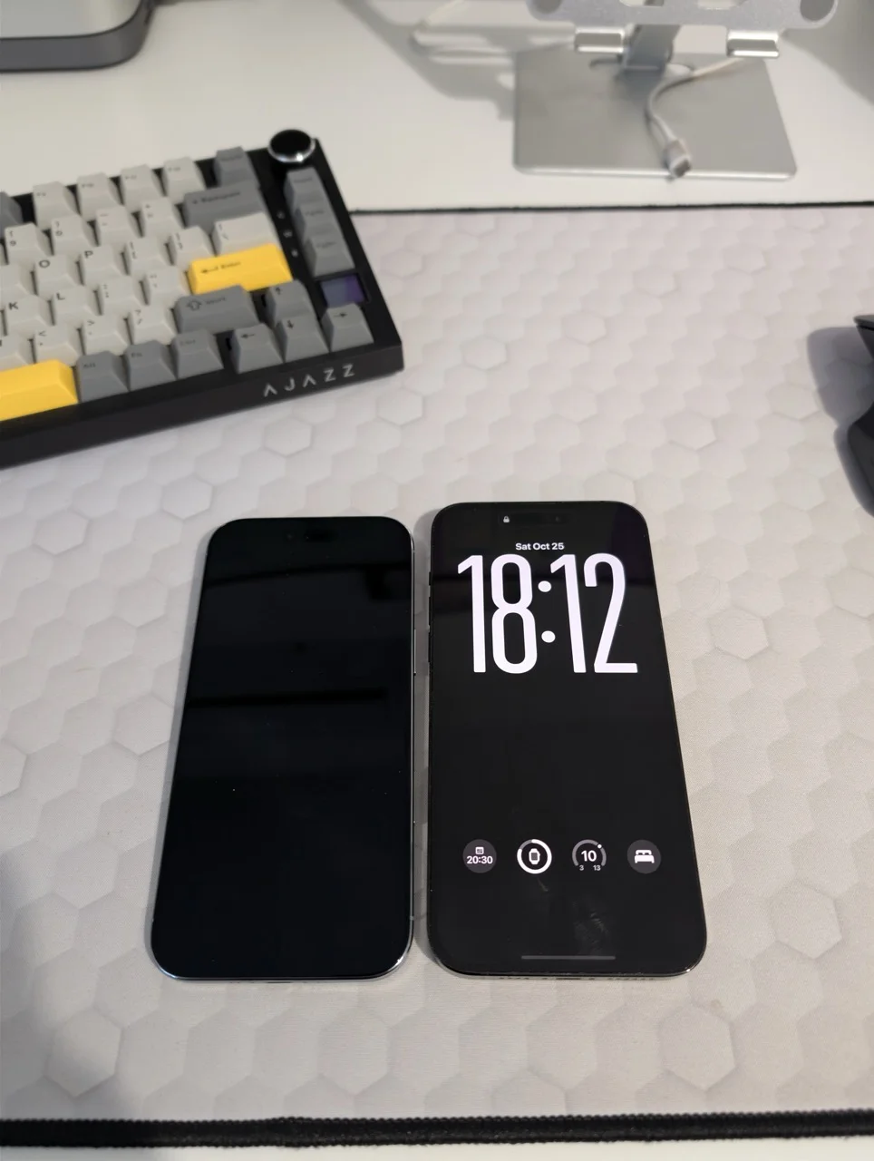 iPhone Air vs iPhone 14 Pro Max: Am Renunțat la "Tanc" pentru "Pană". Merită?