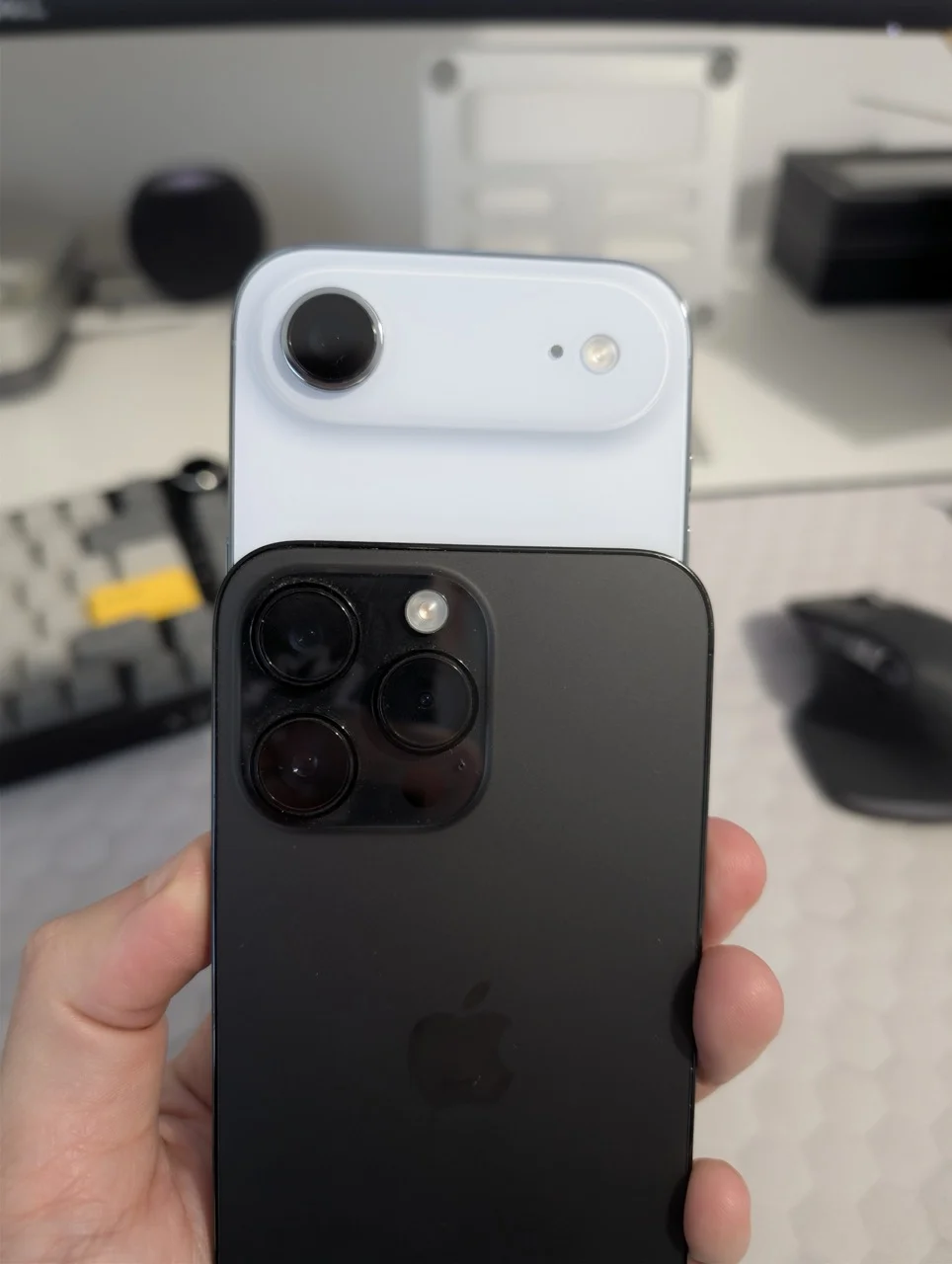 iPhone Air vs iPhone 14 Pro Max: Am Renunțat la "Tanc" pentru "Pană". Merită?