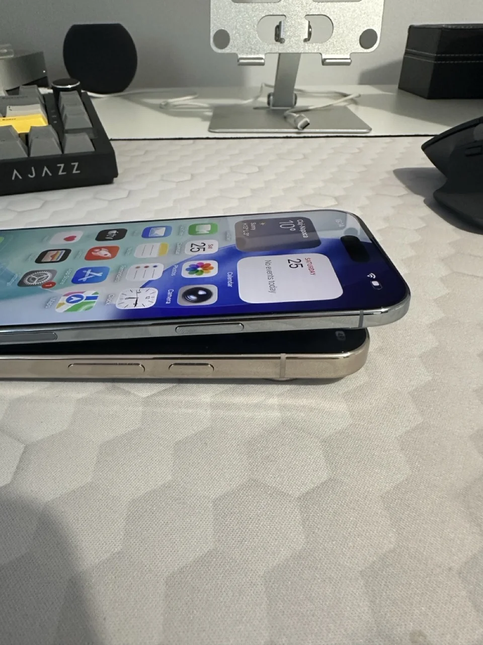 iPhone Air vs Google Pixel 10 Pro XL: Eleganță Pură sau Inteligență Brută?