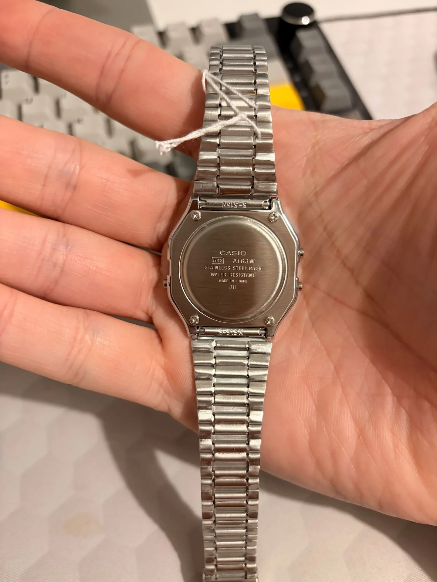Image 4 for Casio A163W Vintage: De ce un ceas de 100 de lei merită locul lângă un iPhone 17 Pro Max