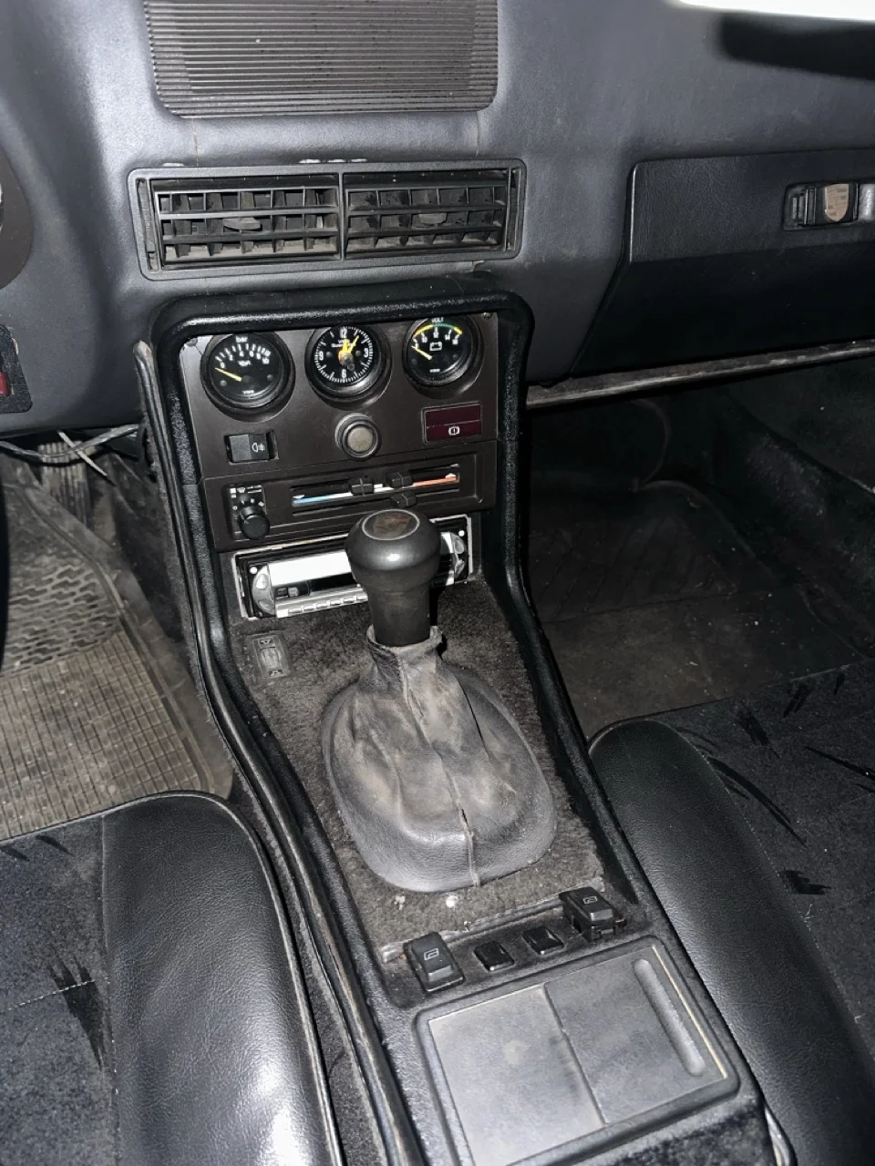 Image 5 for Proiectul Porsche 924: Cum am cumpărat "Porsche-le săracului" ca să mă bucur de bogăția anilor '80