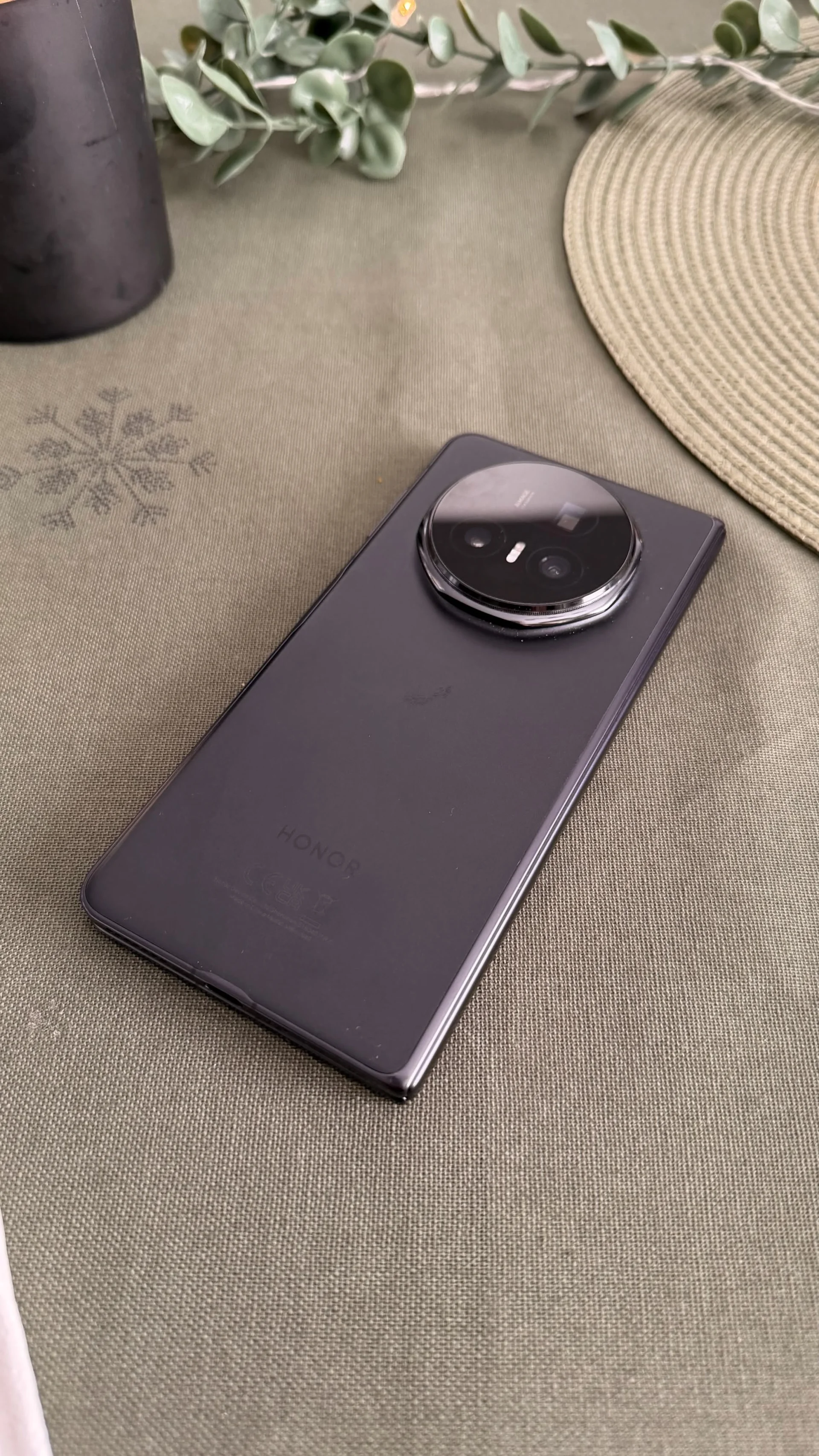 Honor Magic V5 vs Samsung Fold 6: Duelul Camerelor Foto în 2025