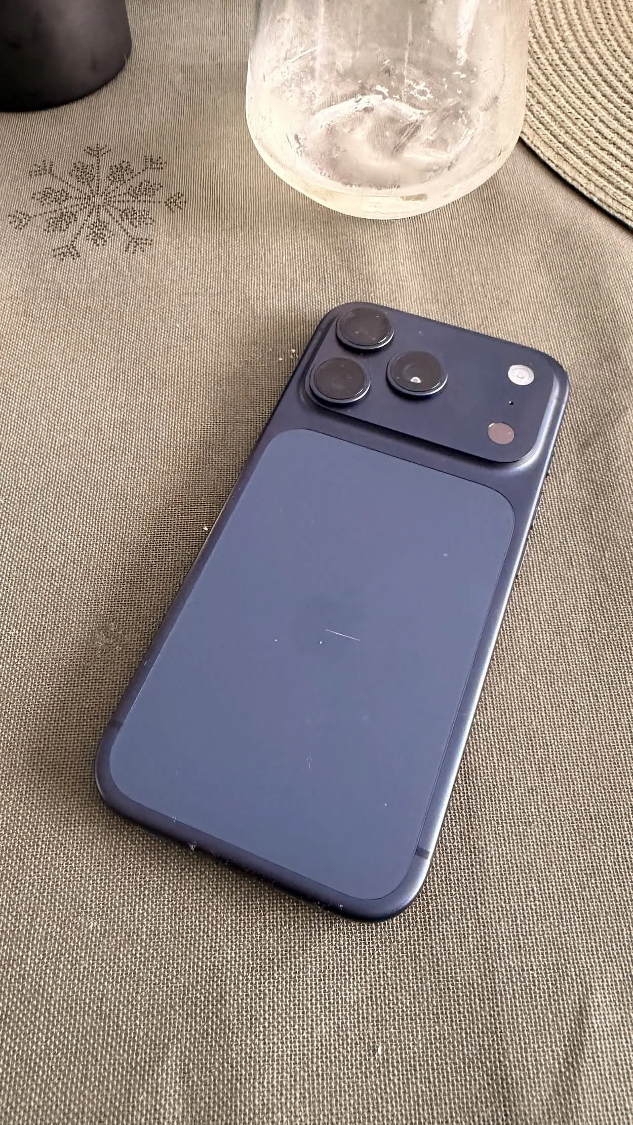 Bateria iPhone 17 Pro: O Zi din Viața Mea (Comparat cu Max)