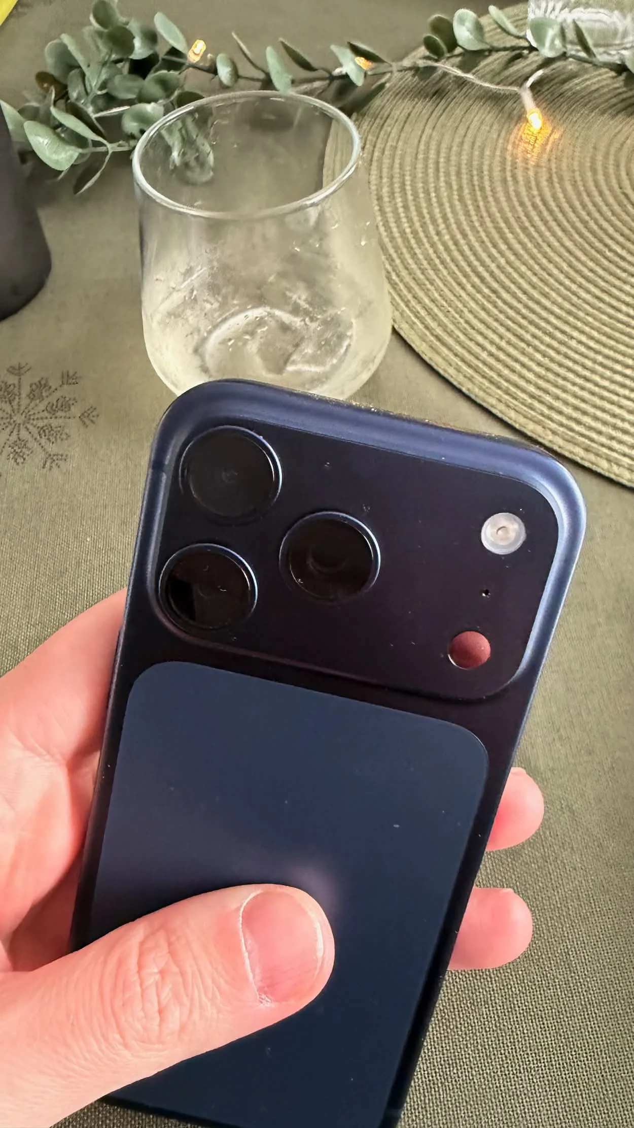 Camera iPhone 17 Pro vs Max: Mărimea Contează la Filmare