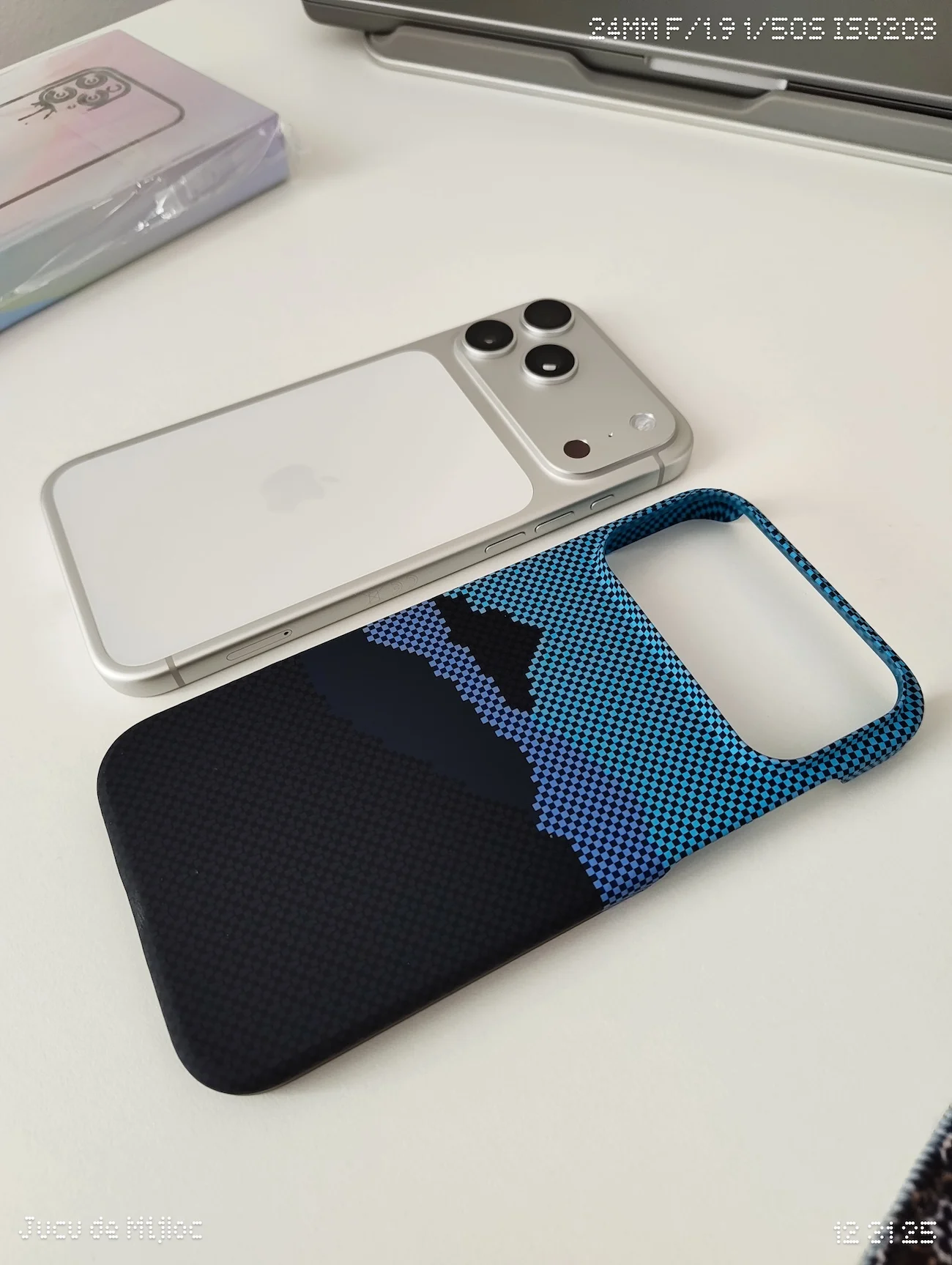 Image 5 for Huse iPhone 17 Pro Max de pe Temu: Woven vs. Carbon. Merită riscul?
