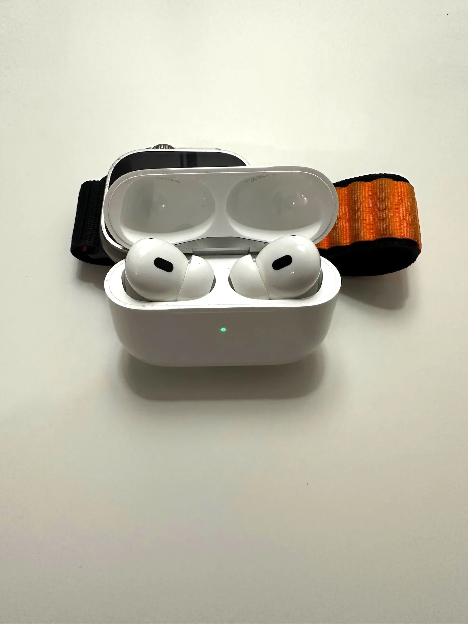 3 Ani cu AirPods Pro 2 (USB-C): Review pe termen lung