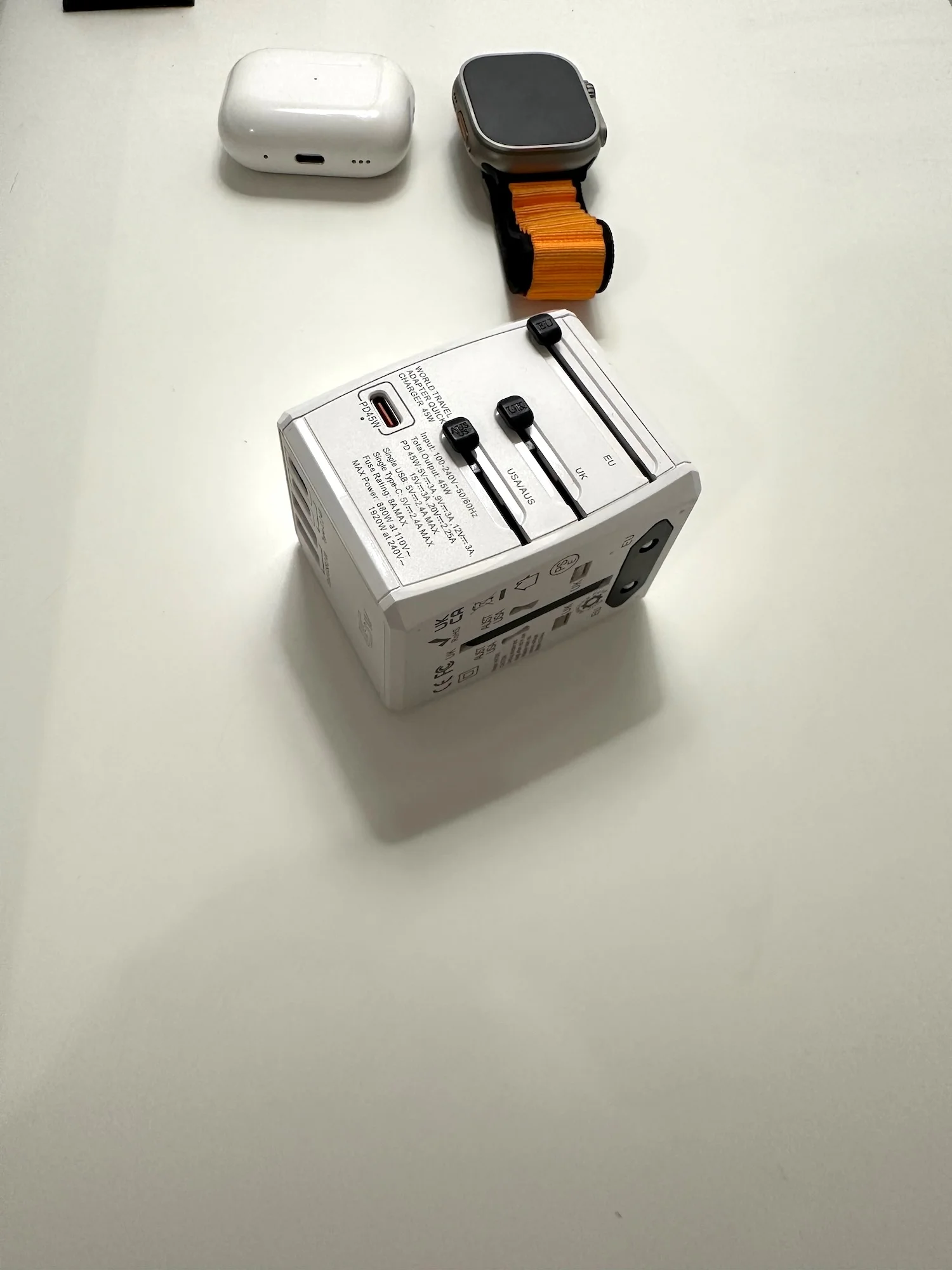 Review Adaptor Travel 45W: Am renunțat la punga cu adaptoare