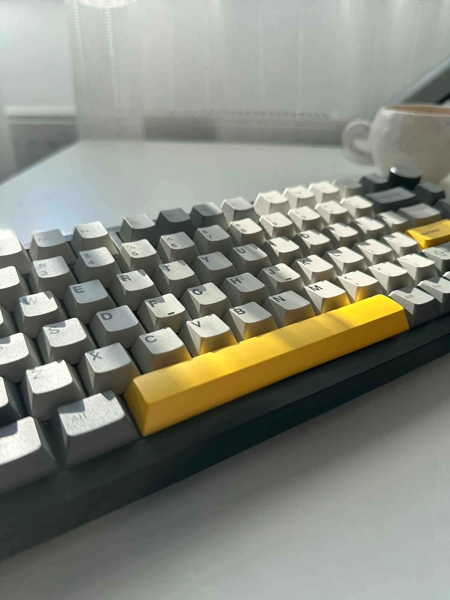 AJAZZ AK820 Pro: De la MX Keys la mecanică. Merită trecerea?