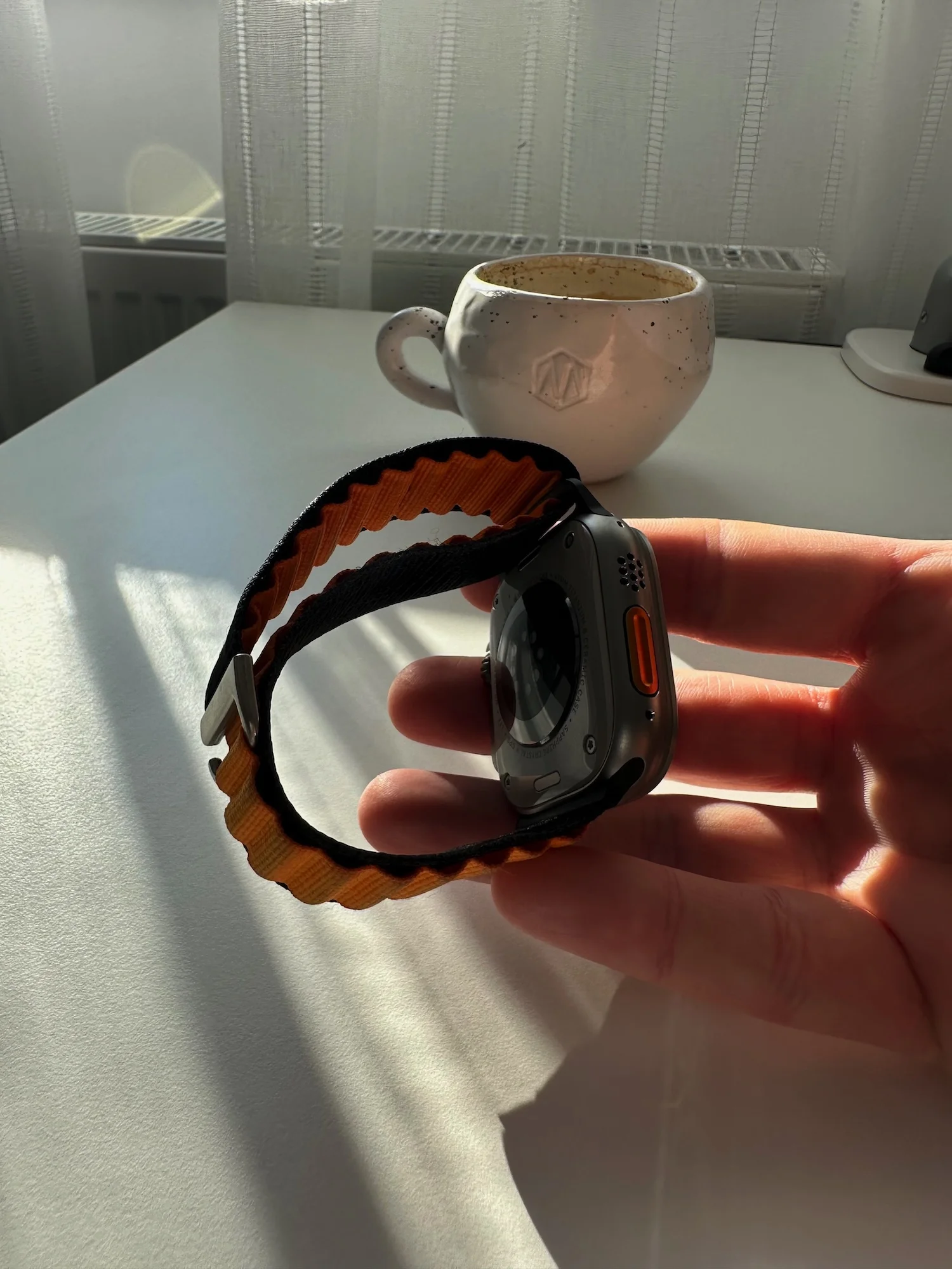 Image 3 for Review Apple Watch Ultra: Cum se ține "tancul" în 2026?