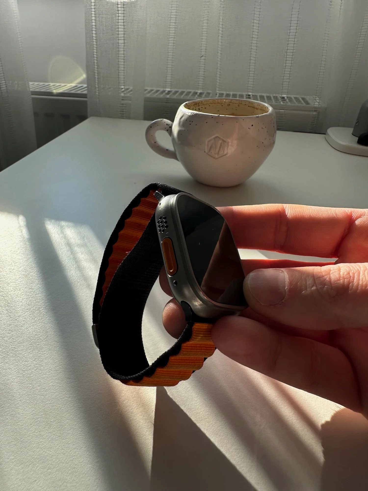 Image 4 for Review Apple Watch Ultra: Cum se ține "tancul" în 2026?