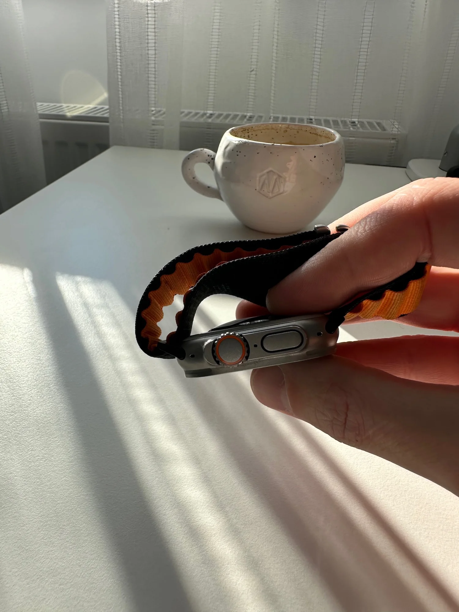 Image 5 for Review Apple Watch Ultra: Cum se ține "tancul" în 2026?