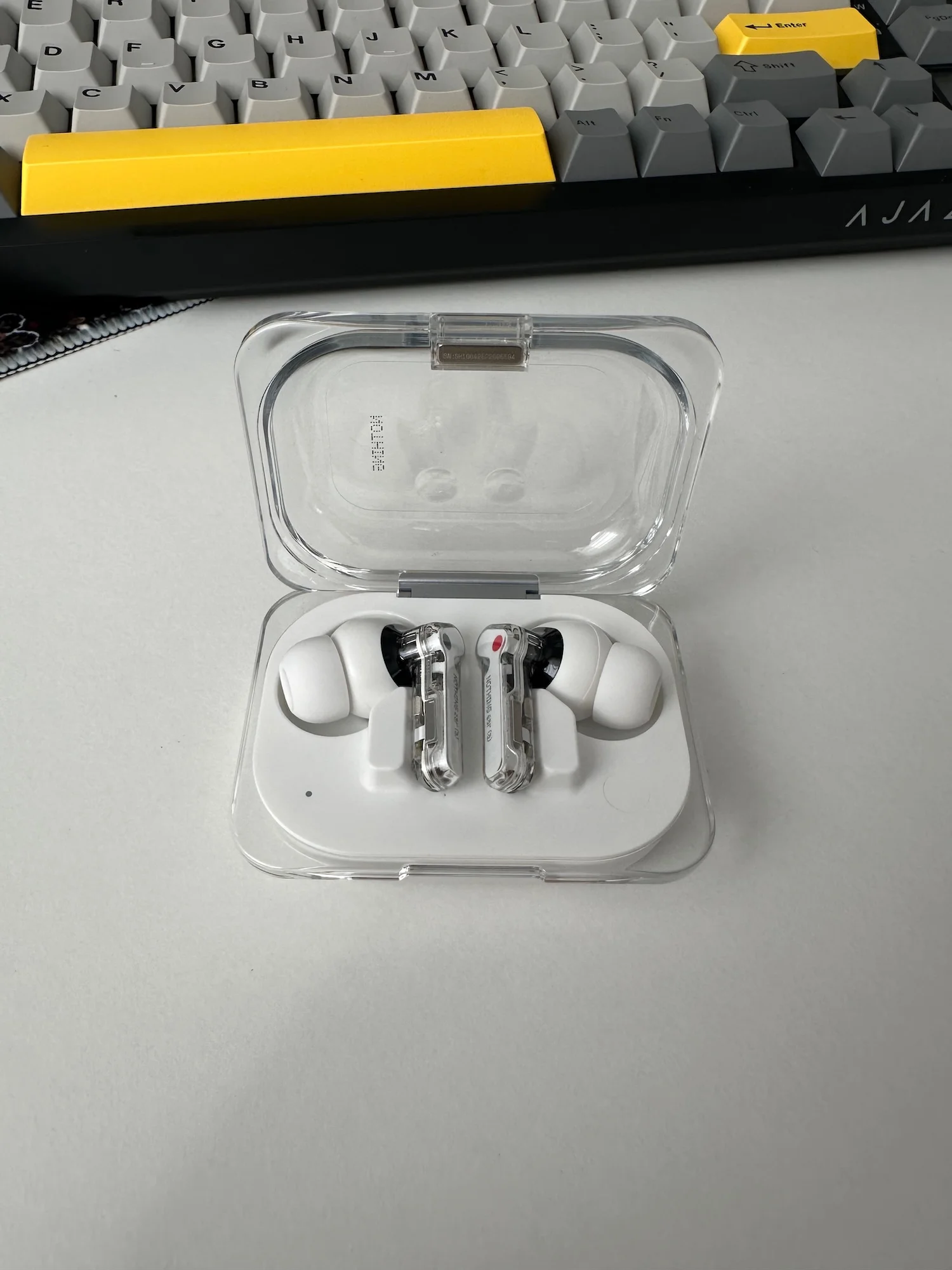 Image 2 for Review Nothing Ear (a): Design transparent și bas bun