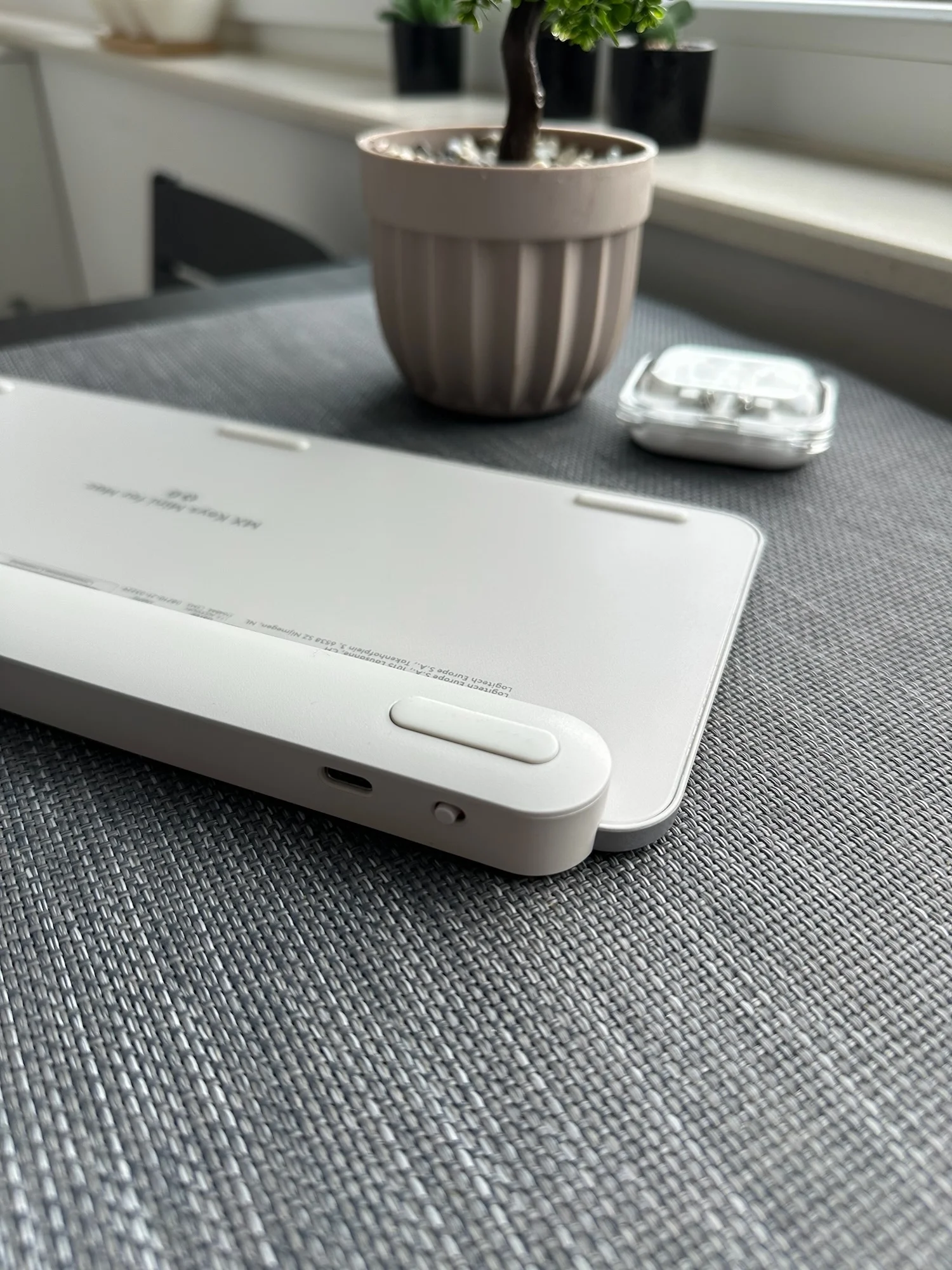 Image 3 for Review MX Keys Mini: Merită după 2 ani? Probleme și Soluții