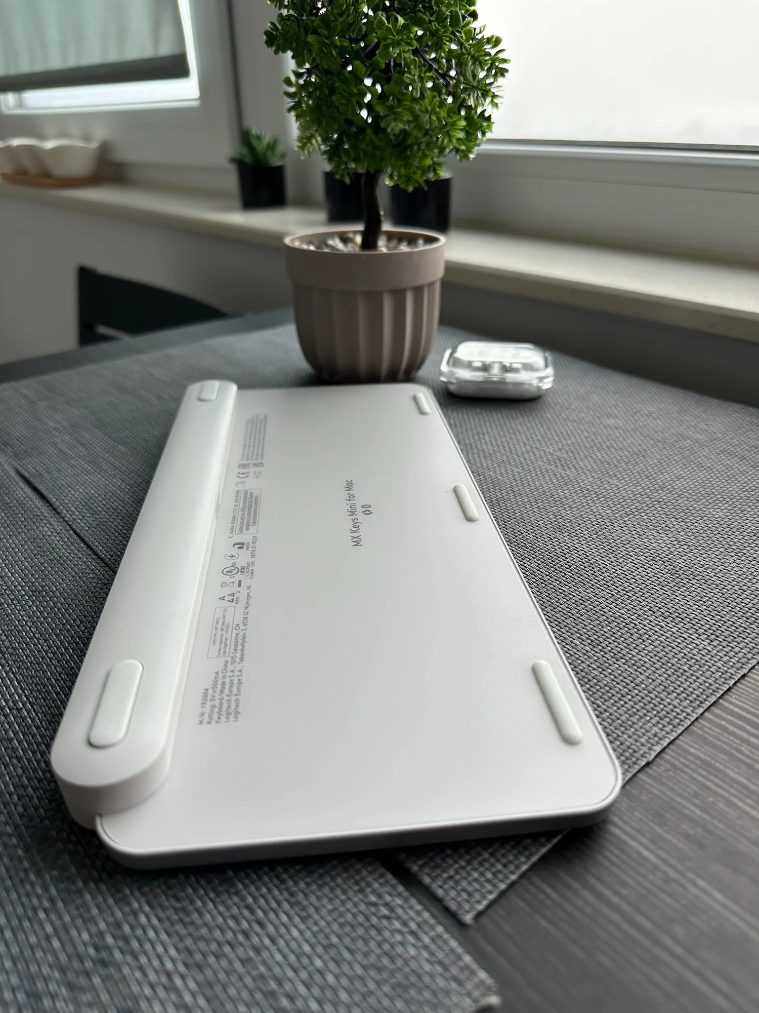 Image 4 for Review MX Keys Mini: Merită după 2 ani? Probleme și Soluții