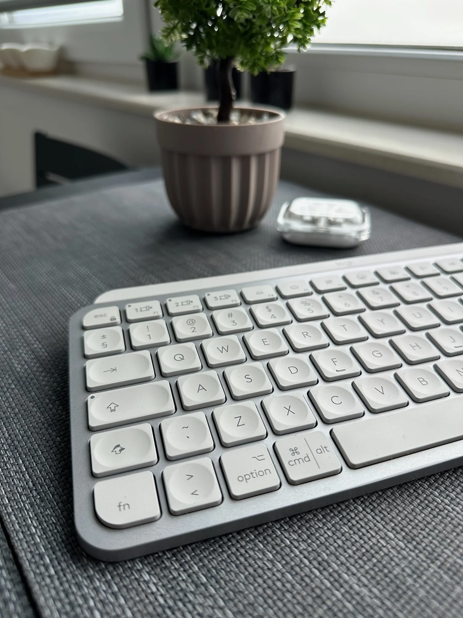 Image 5 for Review MX Keys Mini: Merită după 2 ani? Probleme și Soluții