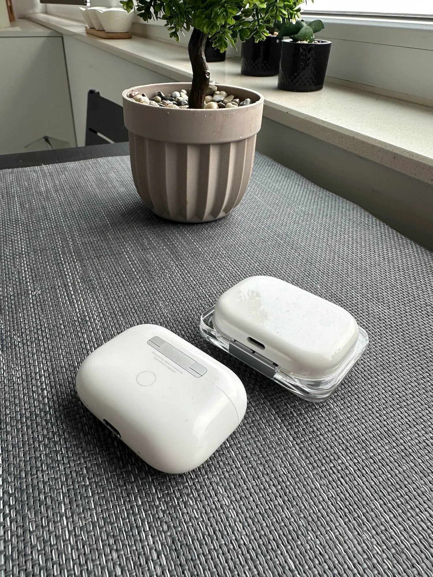 Image 2 for AirPods Pro 2 vs Nothing Ear (a):căștile de 450 RON castiga?