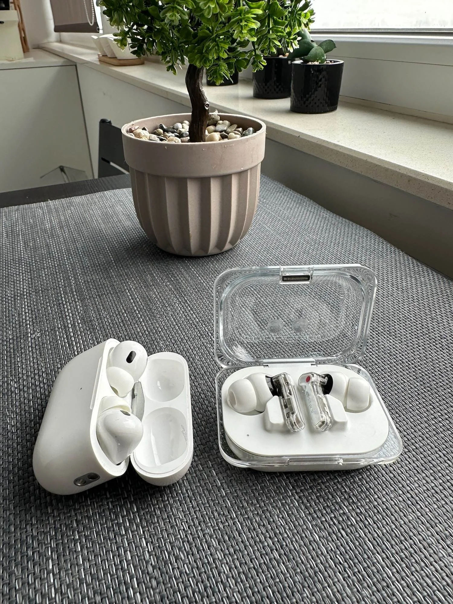 Image 3 for AirPods Pro 2 vs Nothing Ear (a):căștile de 450 RON castiga?