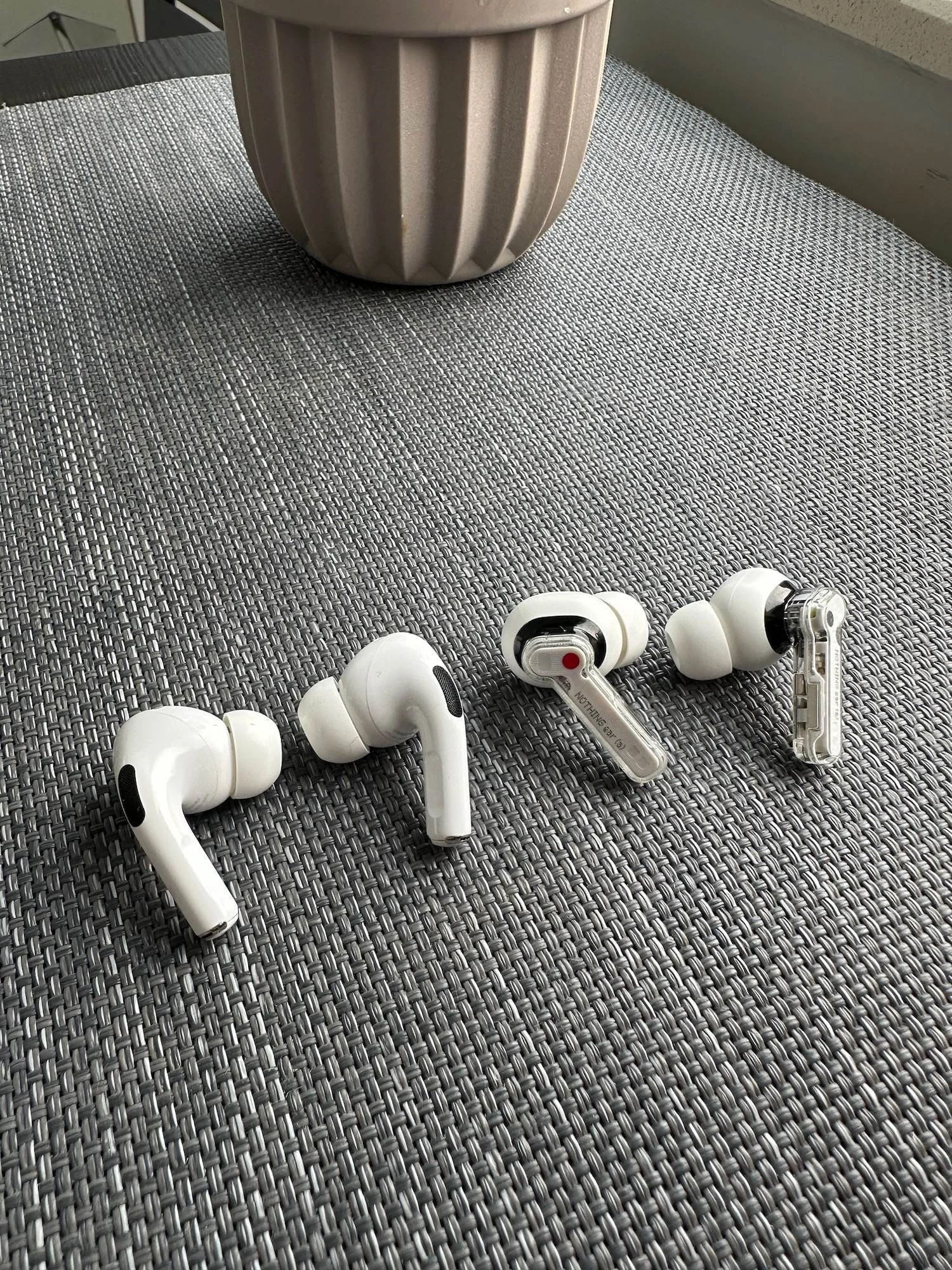 Image 5 for AirPods Pro 2 vs Nothing Ear (a):căștile de 450 RON castiga?